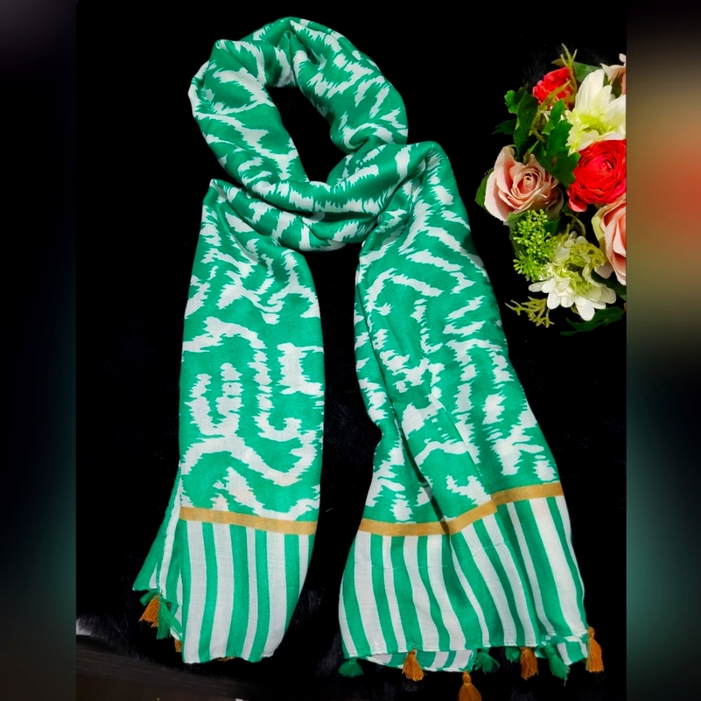 New Pretty Persuasion Scarf